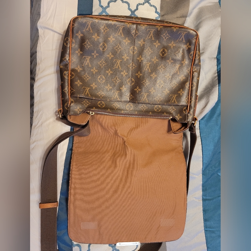 Authentic Louis Vuitton messenger bag